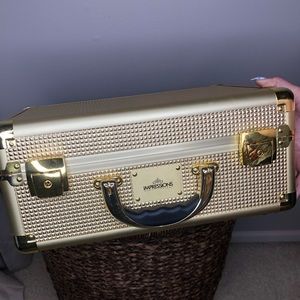 Impressions makeup travel case with mirror